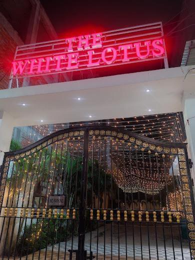 The White Lotus Hotel Gaya Buitenkant foto